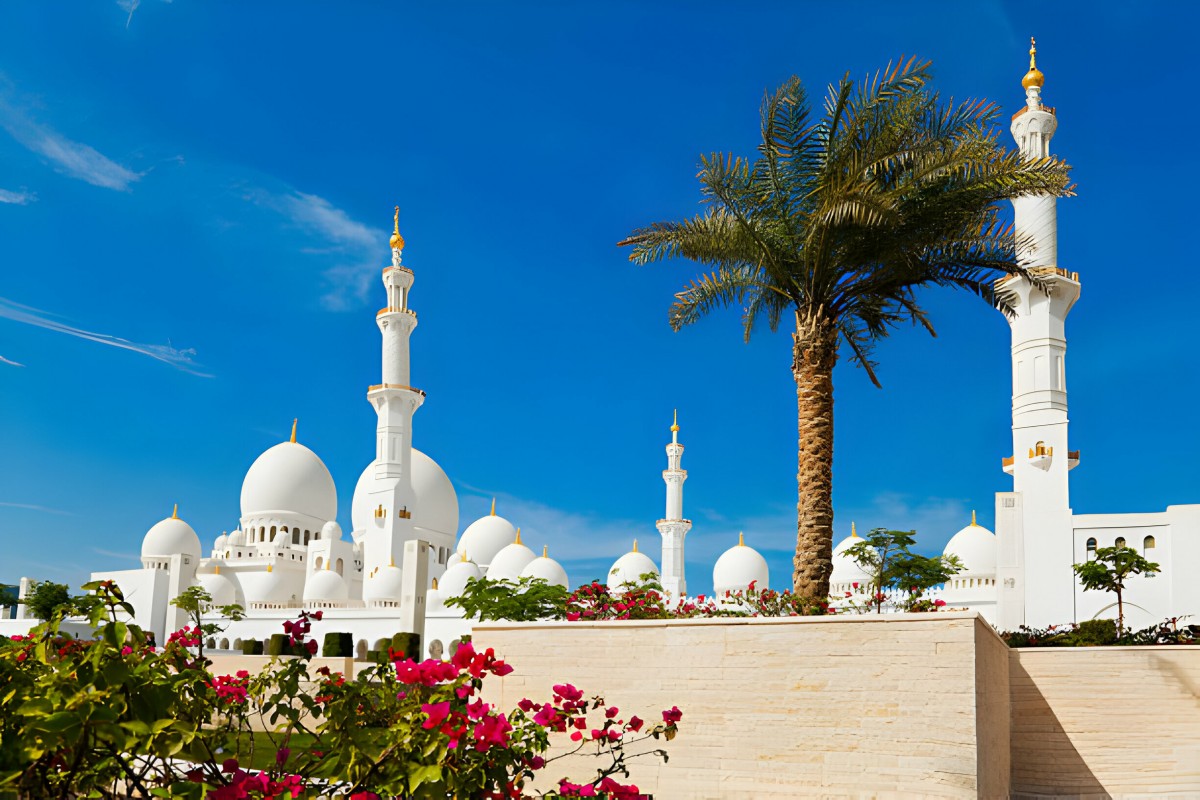 Sheikh Zayed Grand Mosque a Masterpiece of Architecture and Artistry