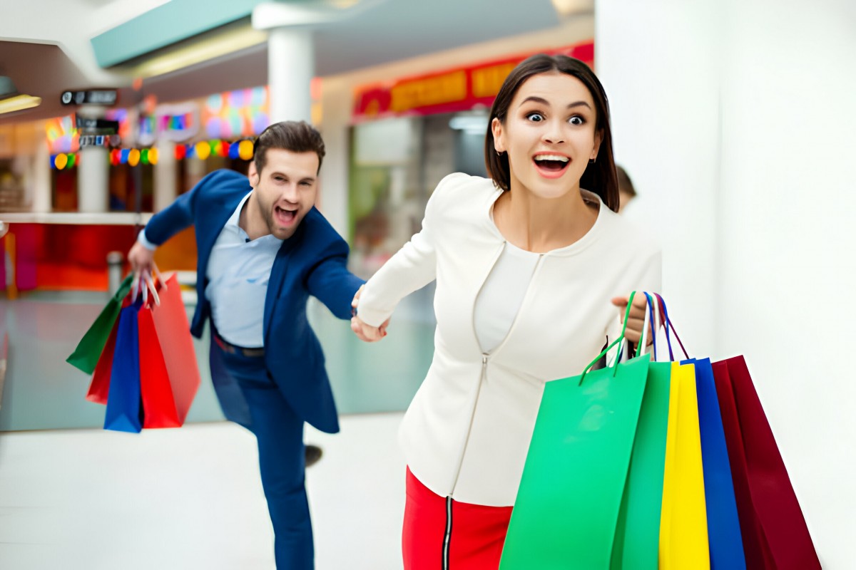 What is the most poppular shopping centers in Dubai?